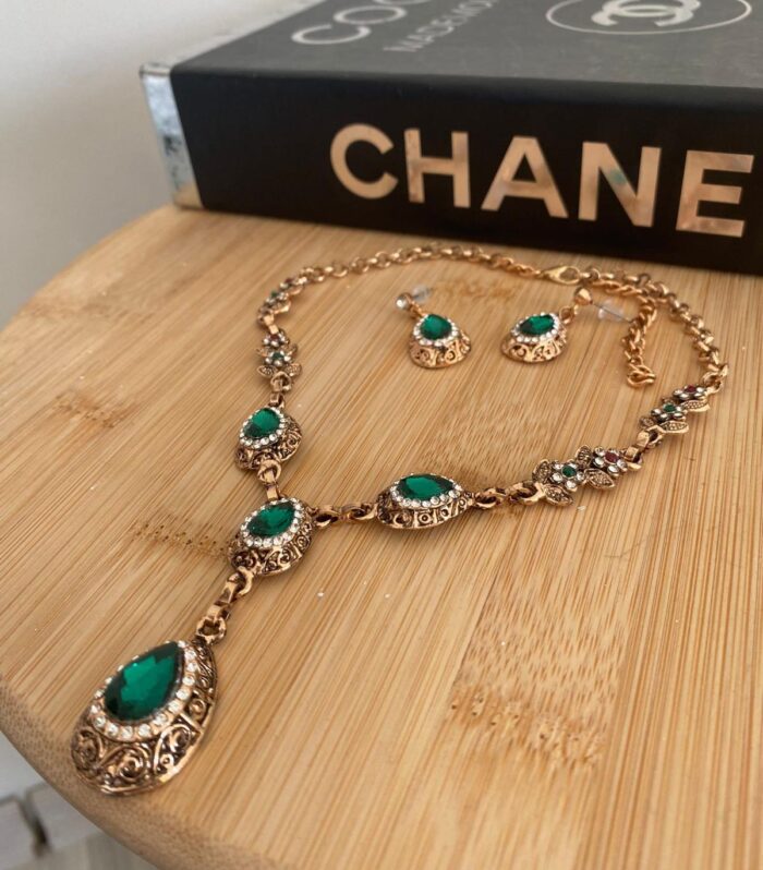 ÖZEL TASARIM KOLYE KÜPE SET ZÜMRÜT DETAYLI ZİRKON TAŞ