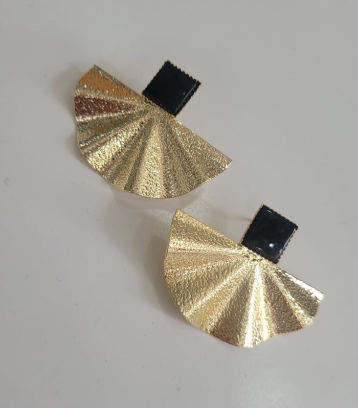 ALTIN KAPLAMA SİYAH YELPAZE KÜPE