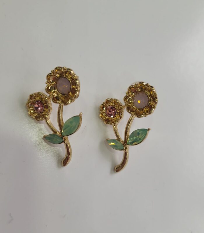 RENK DETAYLI İKİLİ ÇİÇEK KÜPE