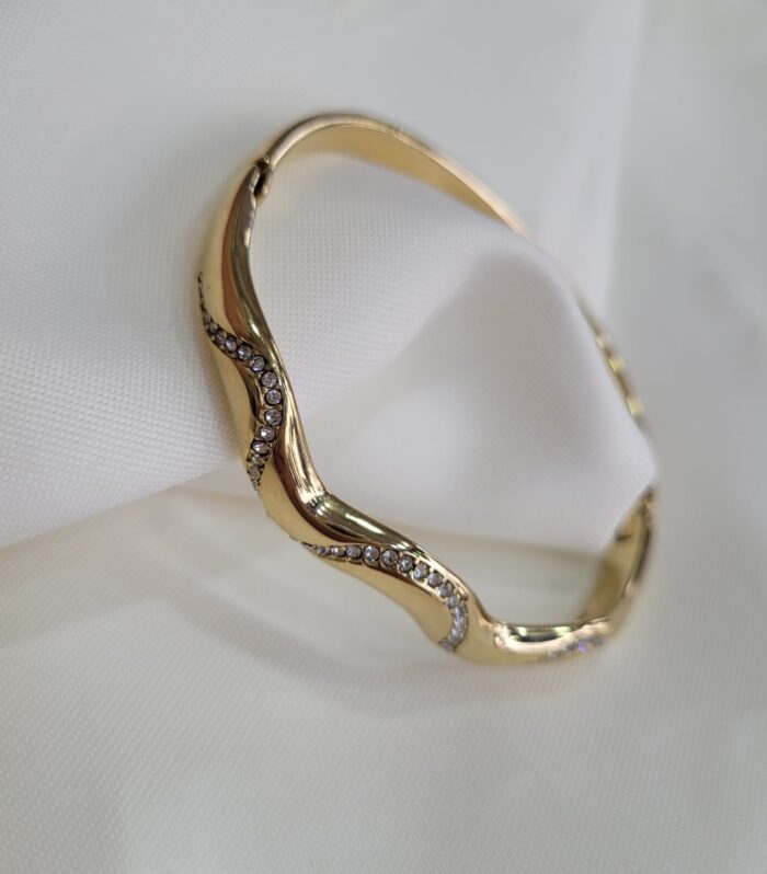 ÖZEL TASARIM ALTIN KAPLAMA KELEPÇE SU YOLU