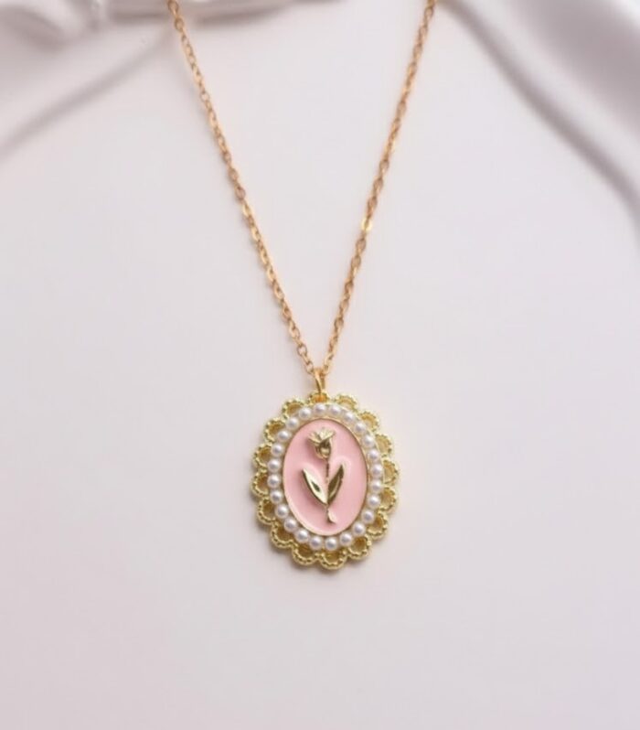 ÇİÇEK DETAY ÇELİK KOLYE